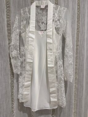 Beautiful Le Rose Stories Grace Pearl Beaded Bridal Robe - Includes Slip
